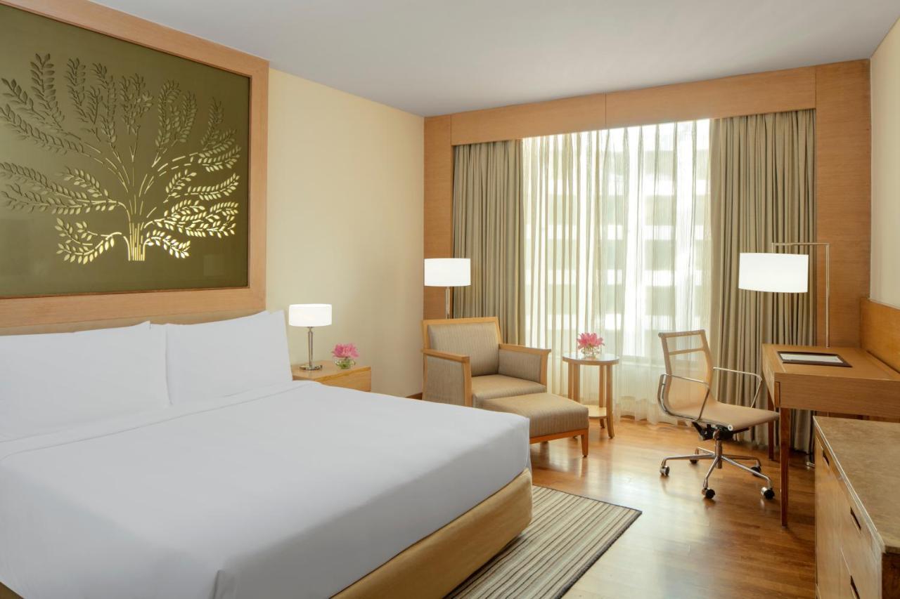 Radisson Blu Hotel New Delhi Dwarka מראה חיצוני תמונה A room at the Taj Bengal