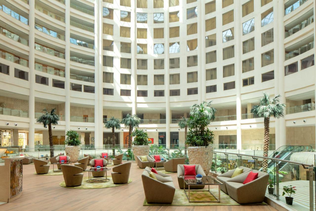 Radisson Blu Hotel New Delhi Dwarka מראה חיצוני תמונה The lobby of the hotel
