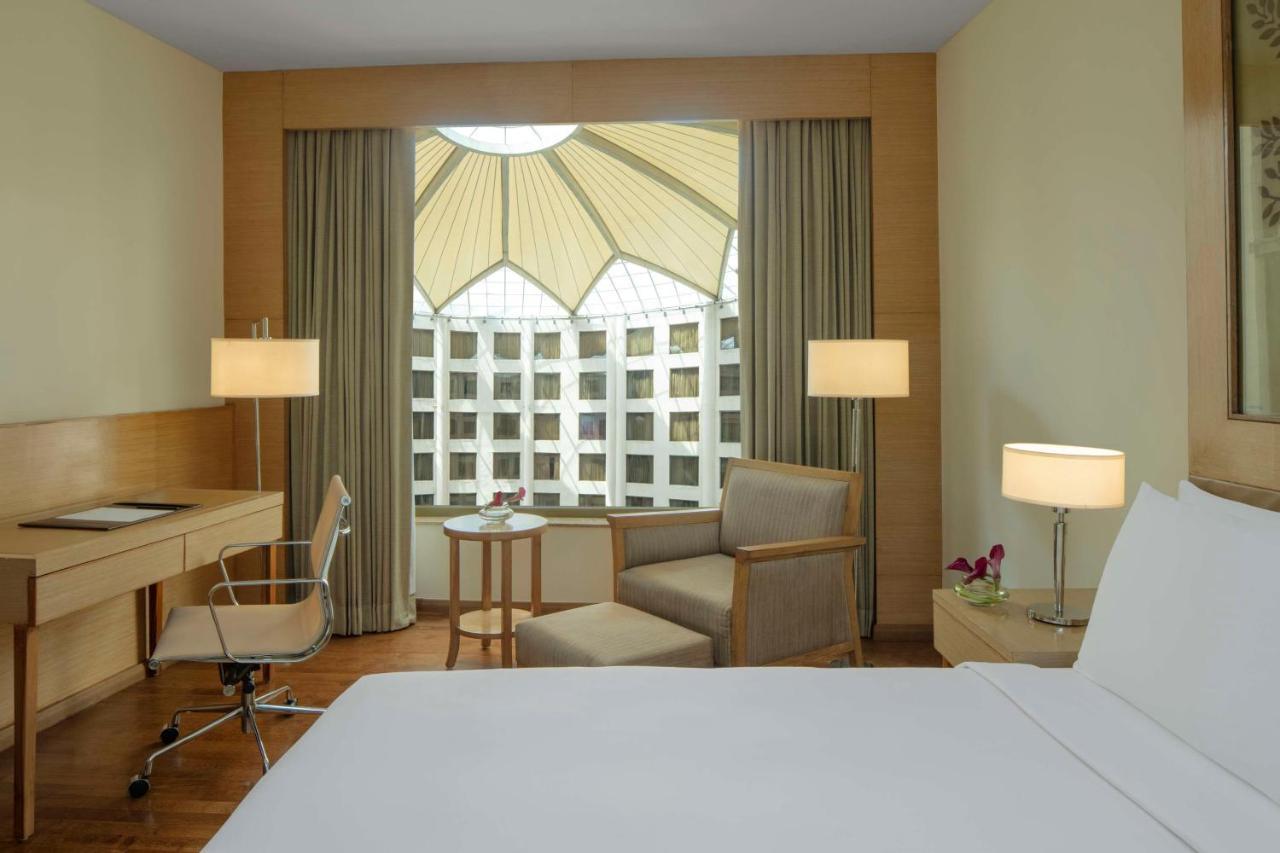 Radisson Blu Hotel New Delhi Dwarka מראה חיצוני תמונה A room at the hotel