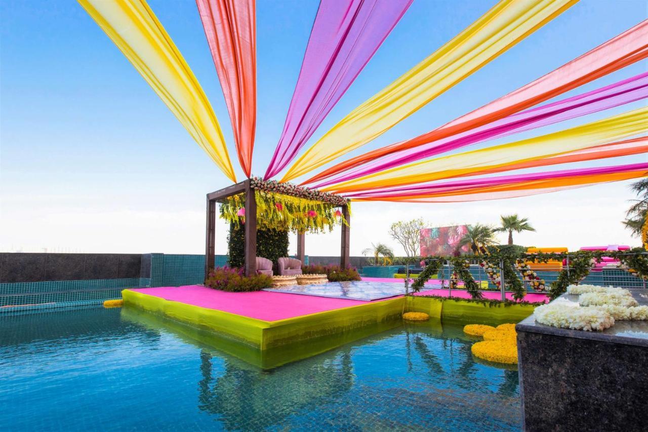 Radisson Blu Hotel New Delhi Dwarka מראה חיצוני תמונה A mandap at a wedding