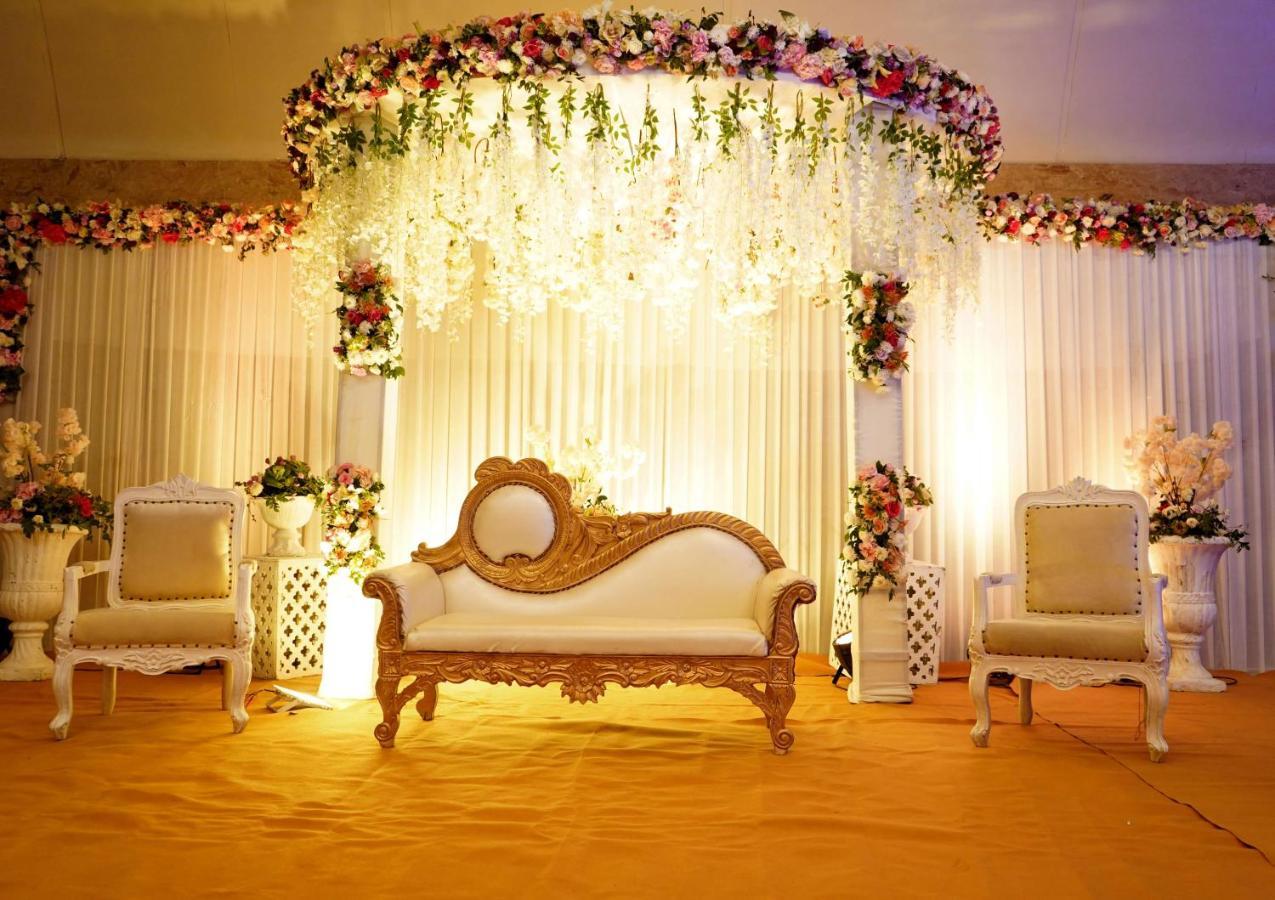 Radisson Blu Hotel New Delhi Dwarka מראה חיצוני תמונה A modern Malay wedding reception