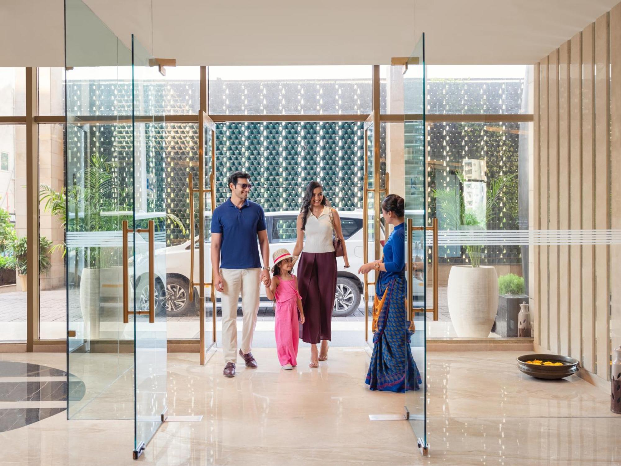 Radisson Blu Hotel New Delhi Dwarka מראה חיצוני תמונה The Oberoi, Mumbai
