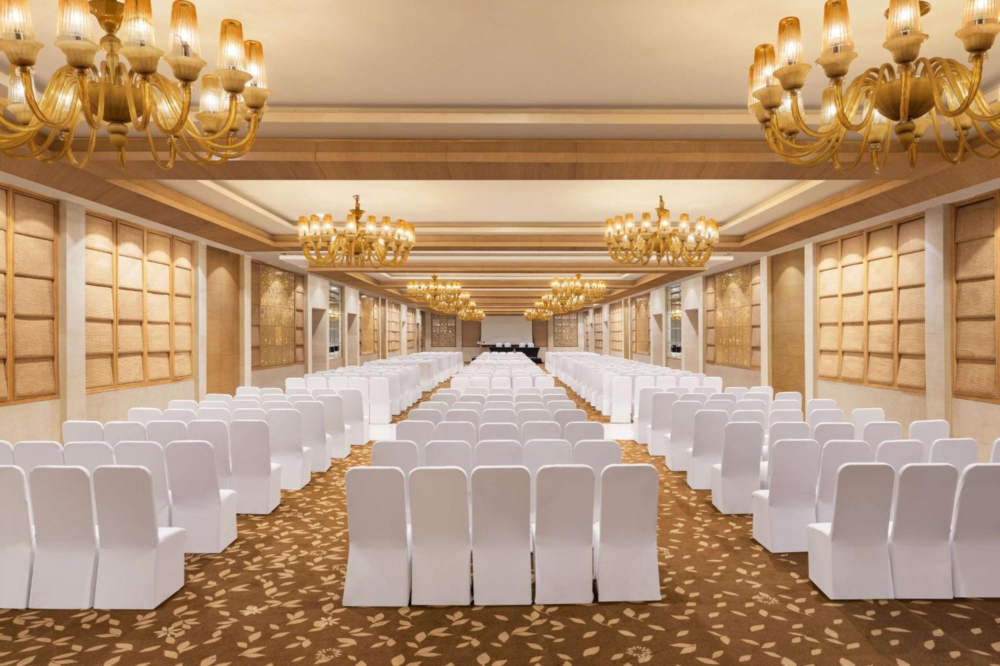 Radisson Blu Hotel New Delhi Dwarka מראה חיצוני תמונה The Royal Hall