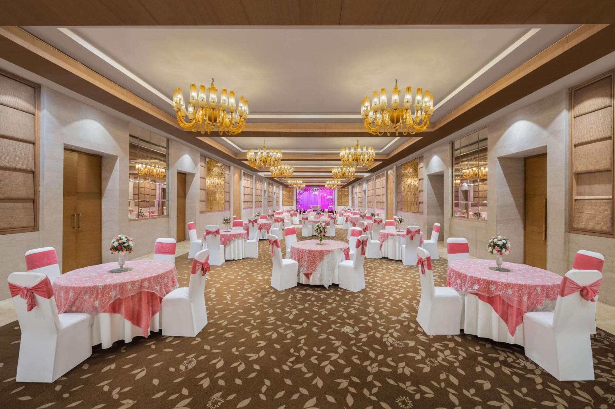 Radisson Blu Hotel New Delhi Dwarka מראה חיצוני תמונה The Grand Ballroom