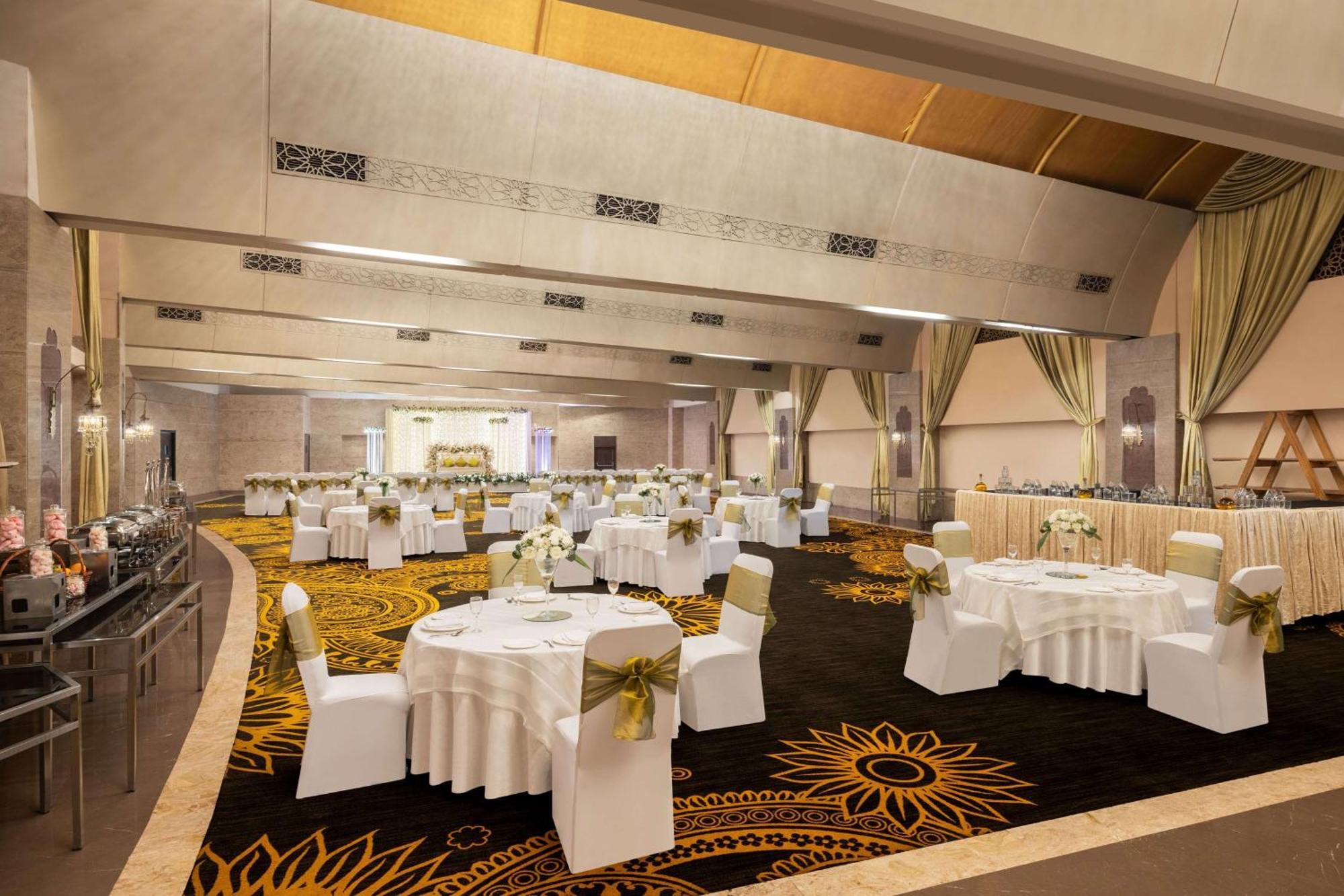 Radisson Blu Hotel New Delhi Dwarka מראה חיצוני תמונה The Grand Ballroom